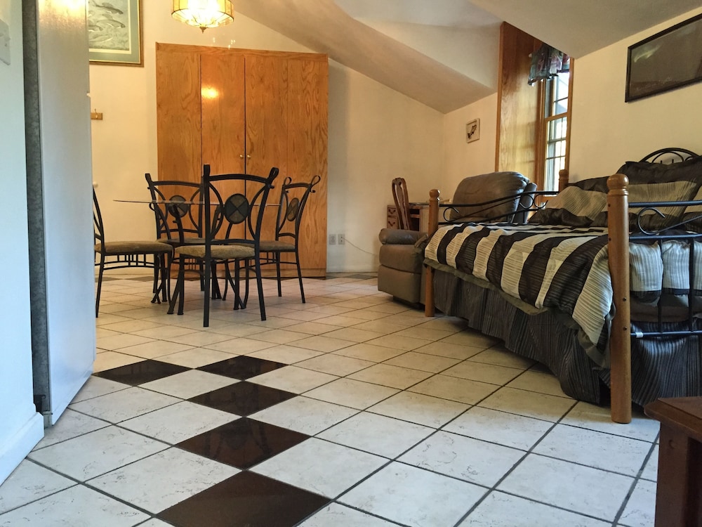 7 Gables Inn Suites 32/50