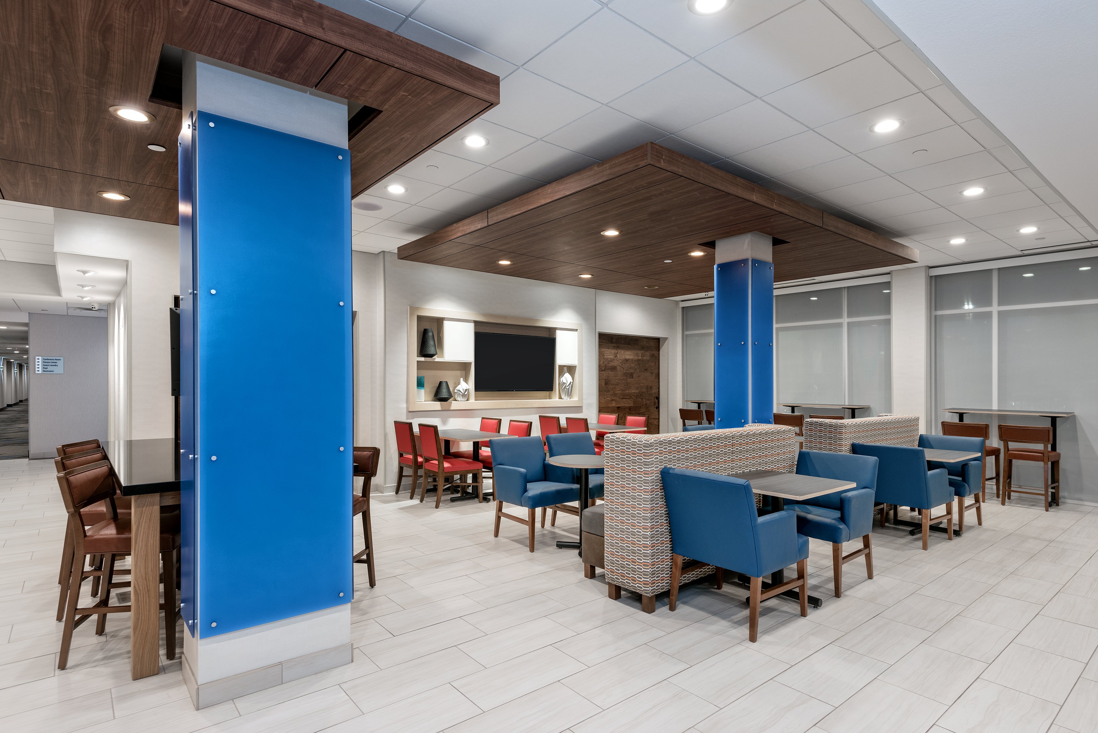 Holiday Inn Express & Suites Bryan 42/69