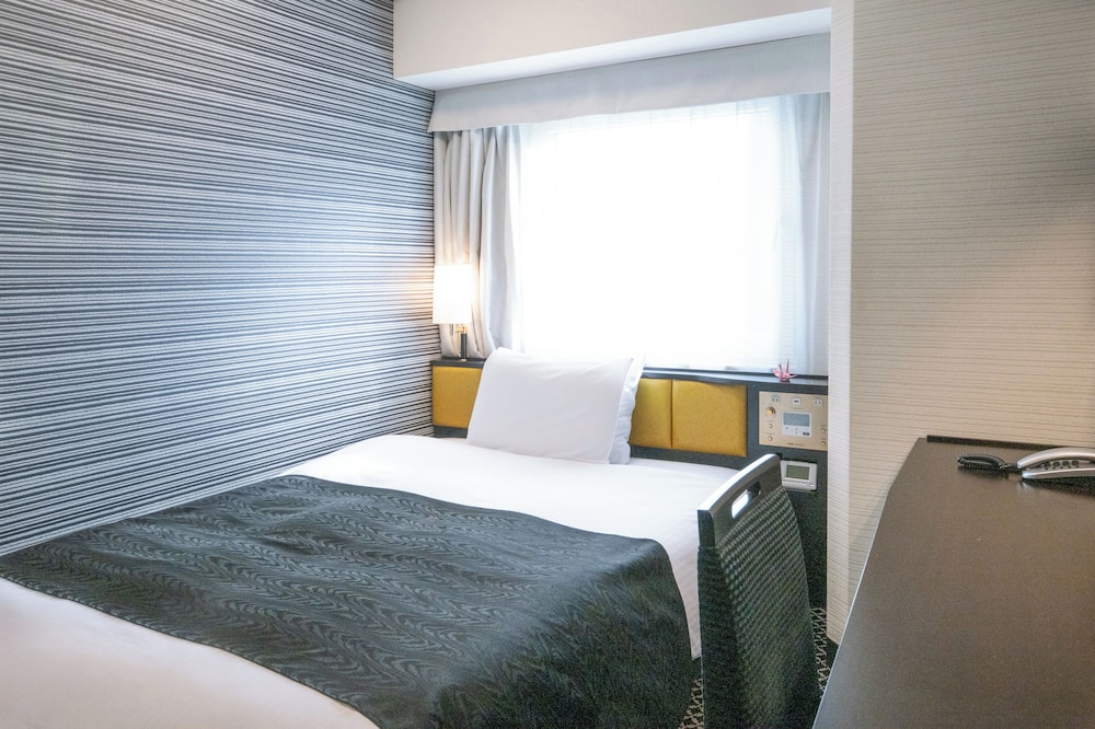 ROOM, SINGLE