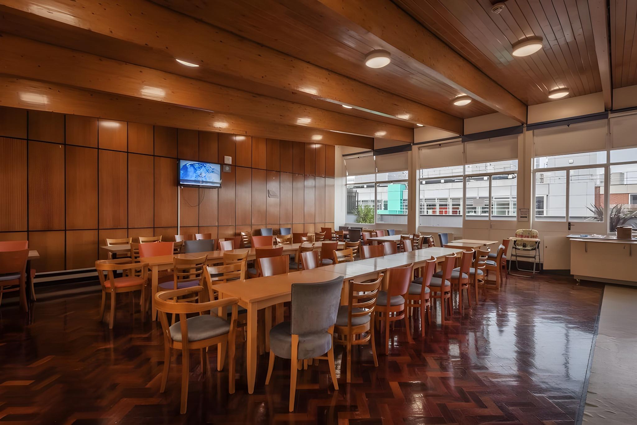 LSE Carr-Saunders Hall 23/32