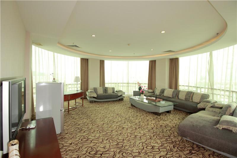 Lavande Hotel (Dongguan Tangxia Tianhong Shopping Center) 35/54
