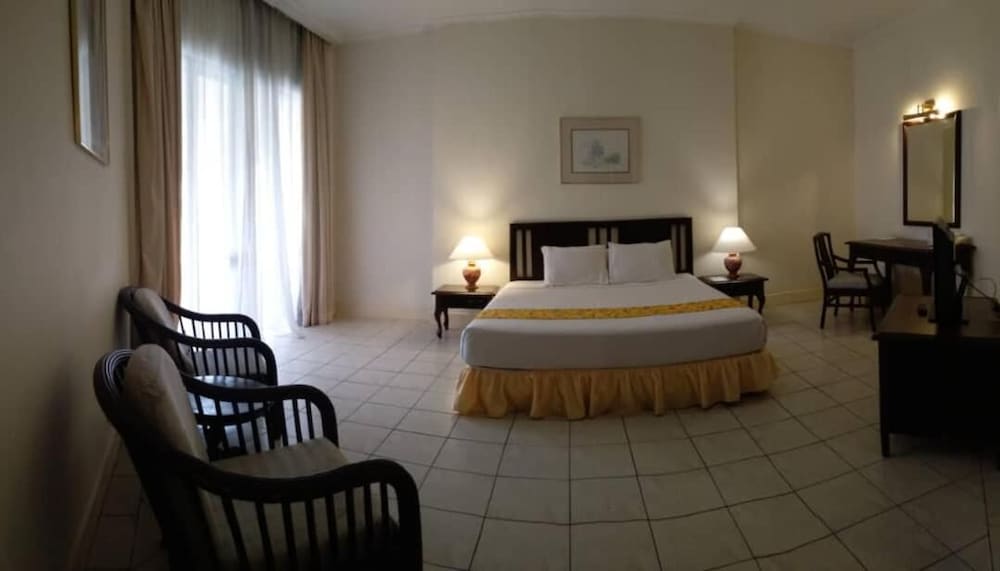 THE ORIENT STAR RESORT LUMUT 19/39
