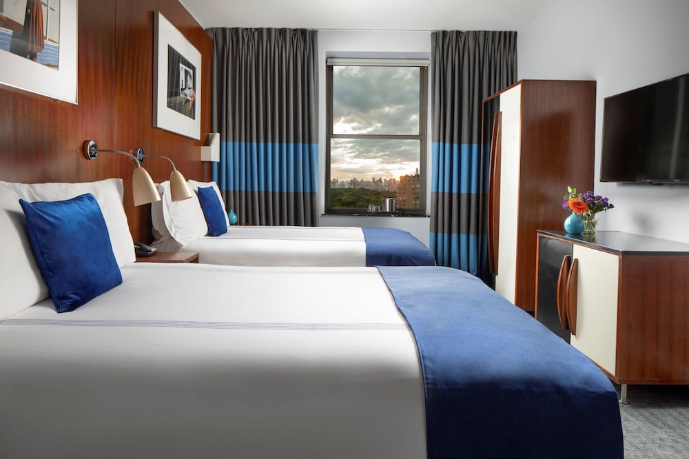 DELUXE, 2 DOUBLE BEDS