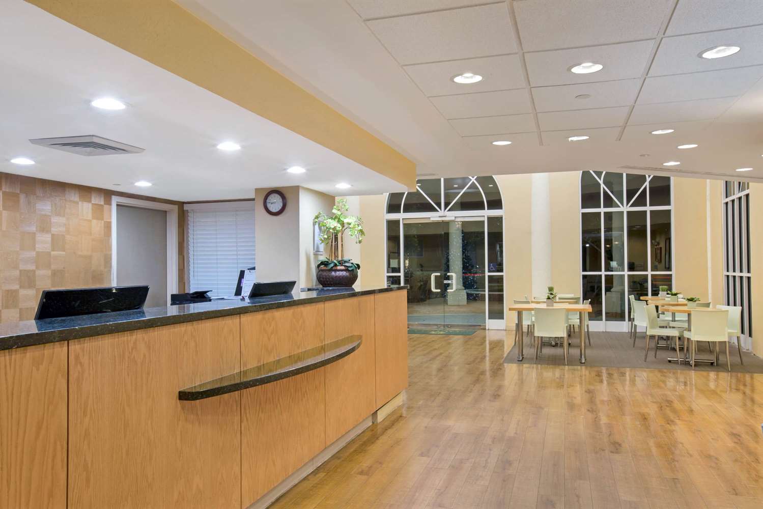 La Quinta Inn & Suites by Wyndham Sunrise 1/20
