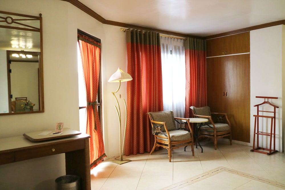 Golden Pine Hotel 26/41