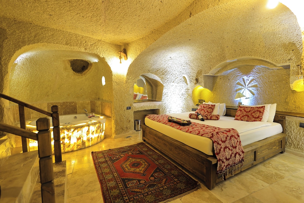 CAVE, SUITE