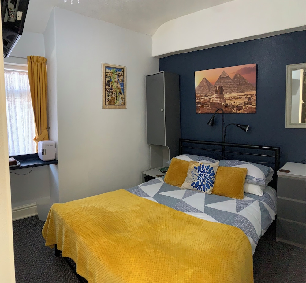 The Hornby Villa 6/45