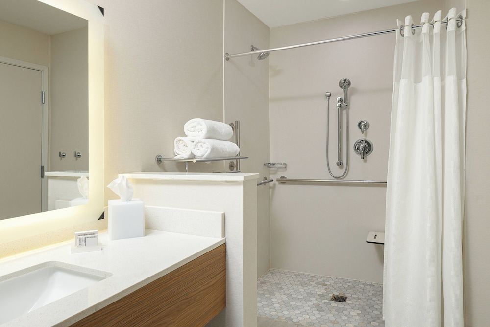 Fairfield Inn Suites Salina 39/40