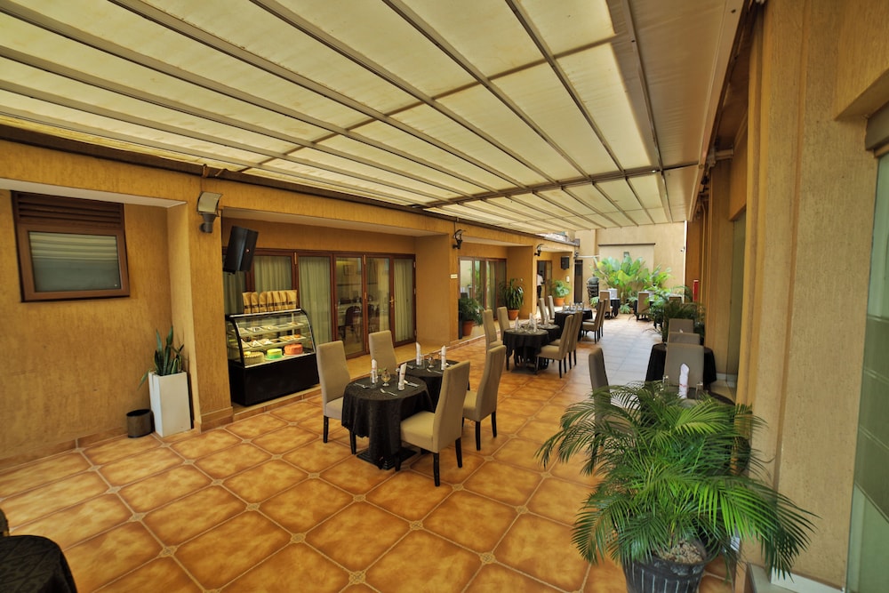 Canary Hotel 52/64