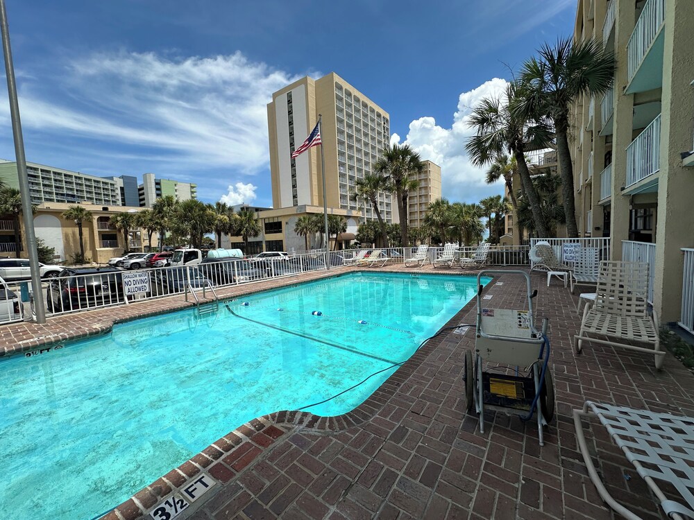 Capital O Sunset Waves Hotel Myrtle Beach Oceanfront 41/63