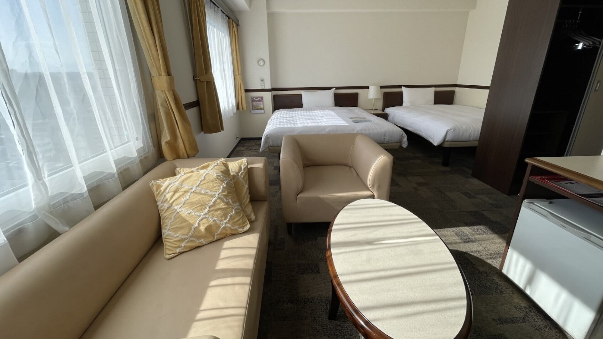 DELUXE, TWIN BEDS