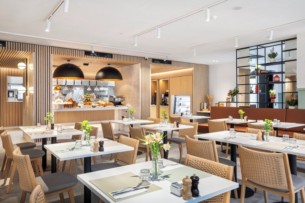 Holiday Inn Melbourne Bourke Street Mall by IHG 33/48