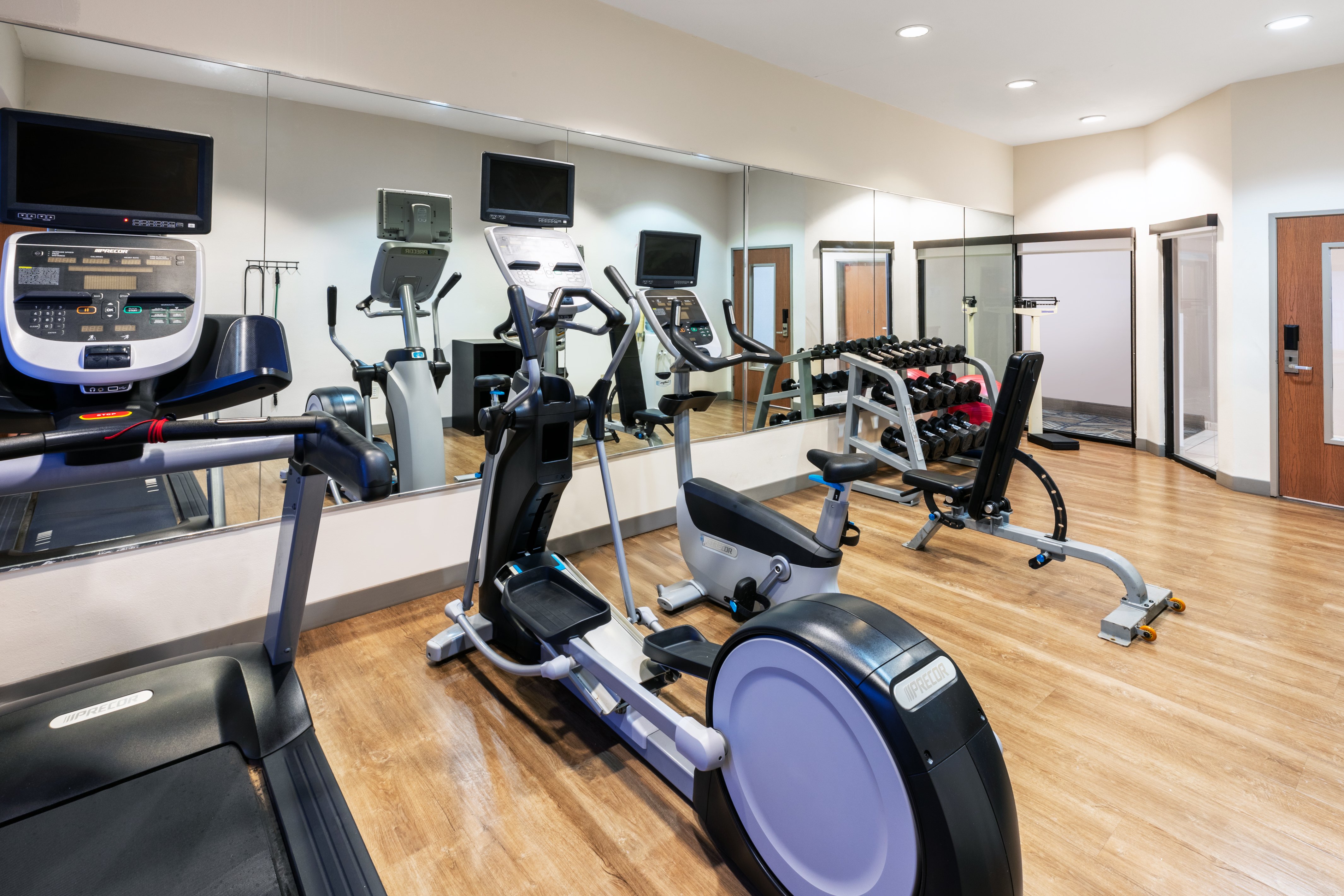 Holiday Inn Express Hotel And Suites Laredo Event Center Area 34/63
