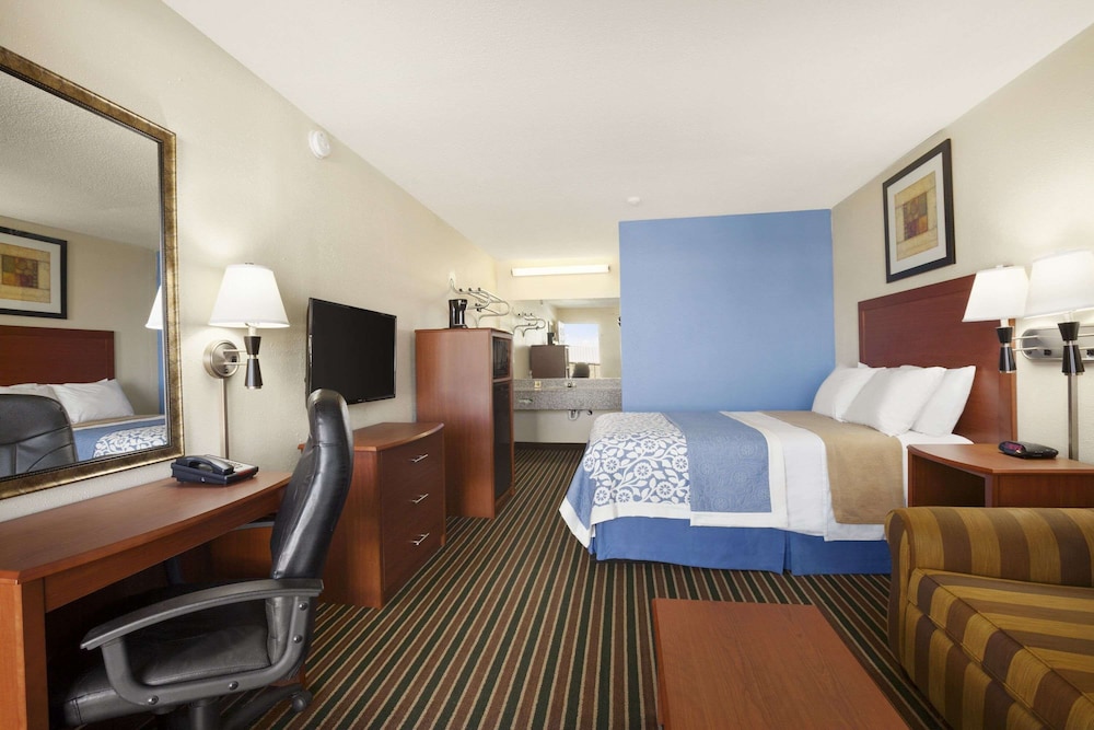 Days Inn by Wyndham Champaign Urbana 6/16