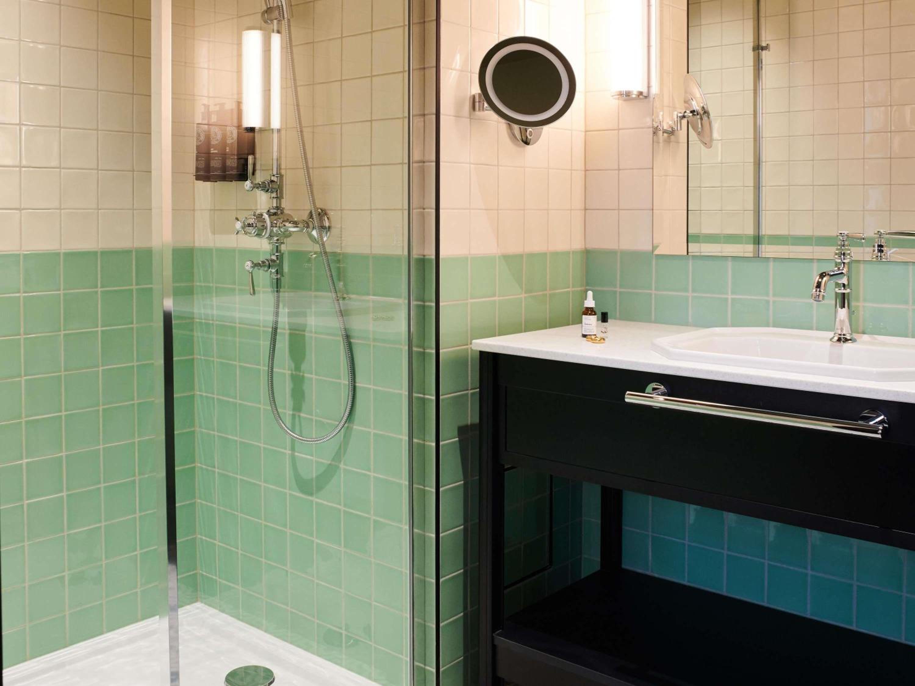 Superior, Queen Bed, Square Lodge Hotel La Roche sur Yon - Handwritten Collection 4/6