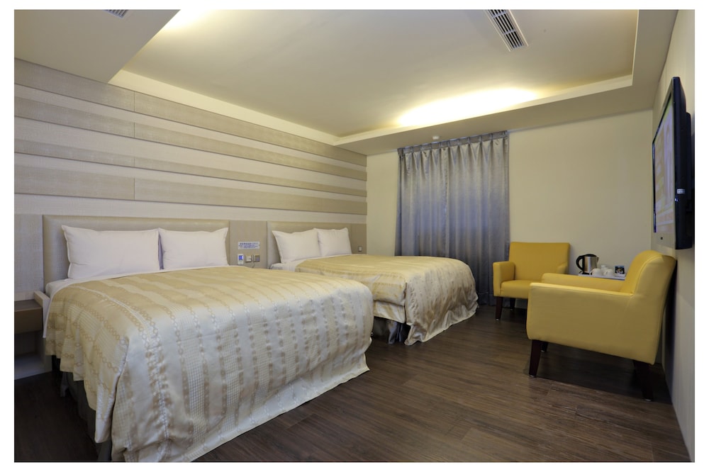 Ai-Lai Fashion Hotel 32/72