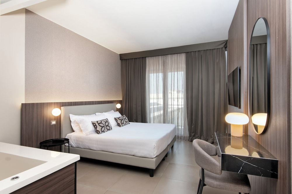 Hotel Europa Di Arzano 34/65