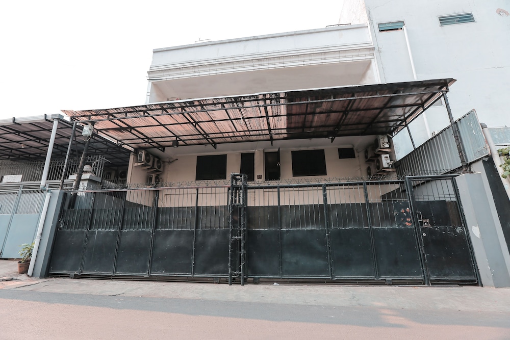 Hotel SUPER OYO Capital O 141 Fatmawati Cozy Residence photo4