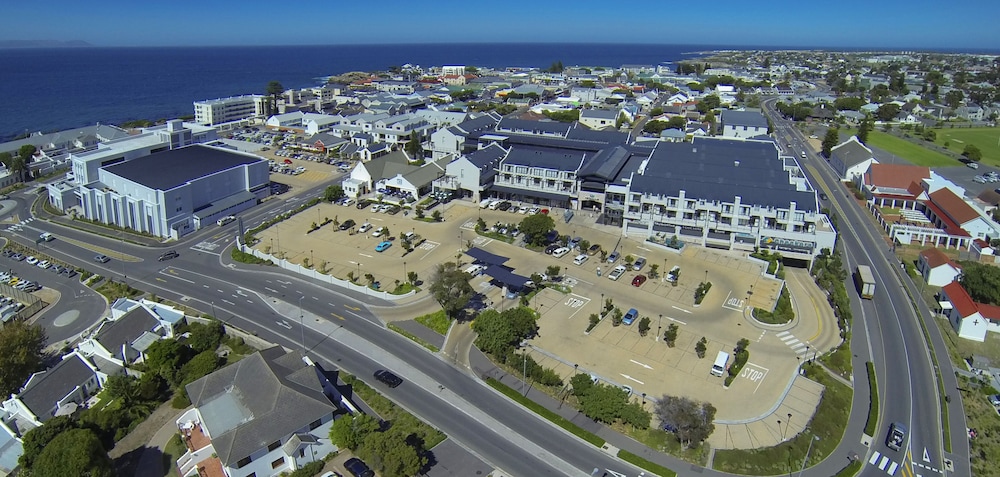 Whale Coast Hotel 4/71