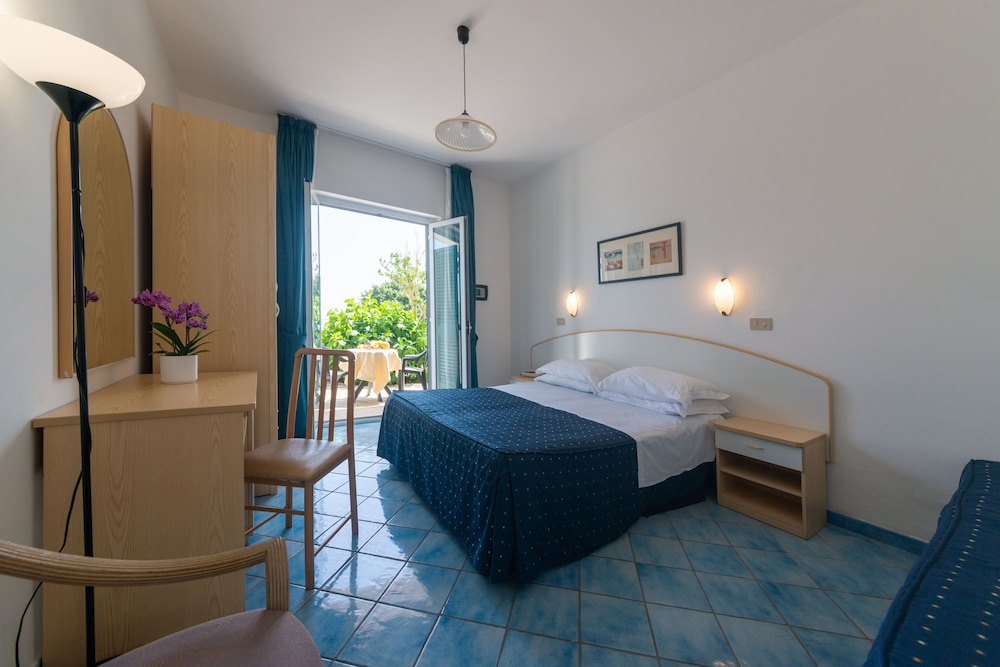 Hotel Villa Ireos 15/50