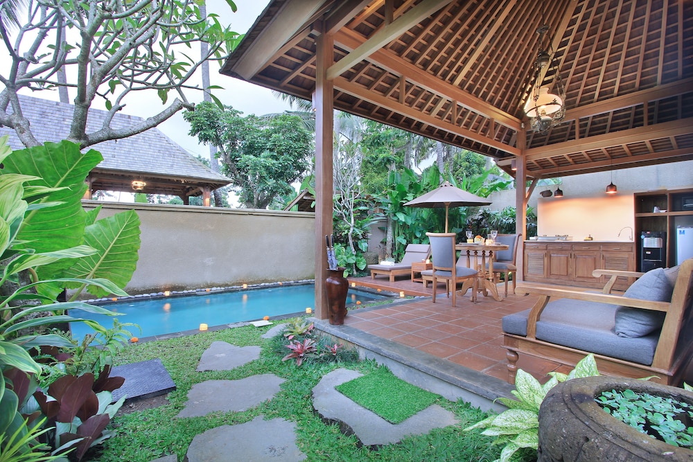 Graha Sandat Villas by Pramana Villas 19/33