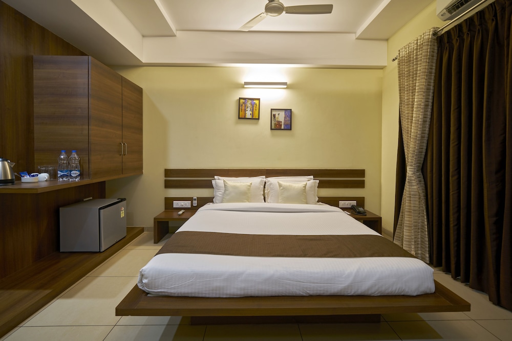 Hotel 3 Leaves Kolhapur 18/30