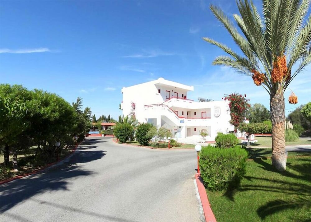 Sandys Studios Apartments And Log Villas 34/46