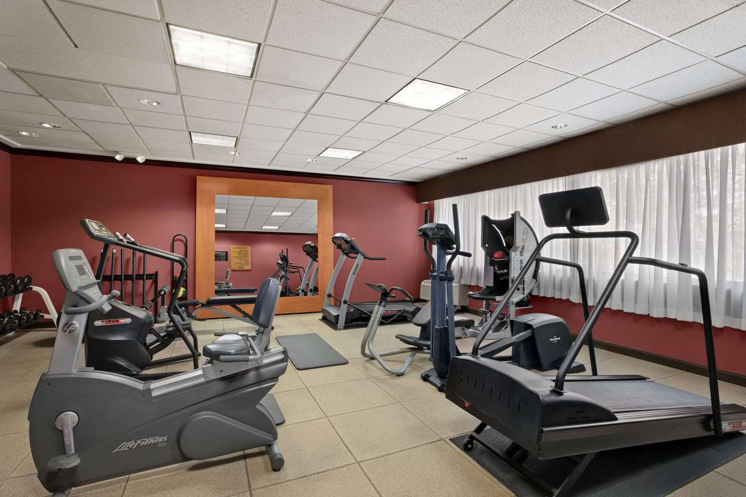 Holiday Inn Long Island - Islip Arpt East 22/46