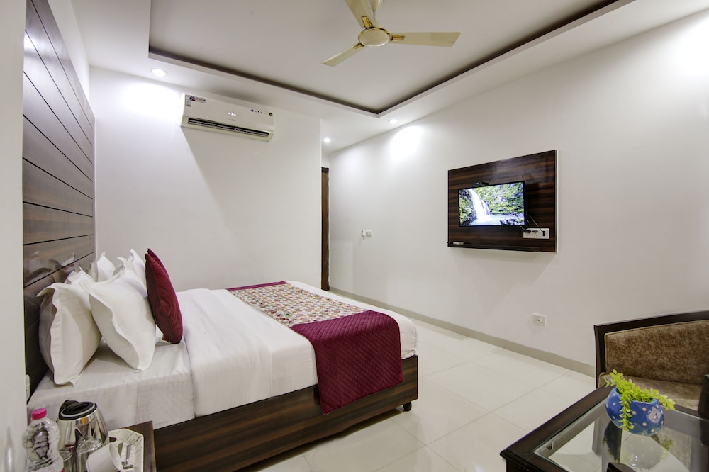 Hotel Chanakya Inn 25/38