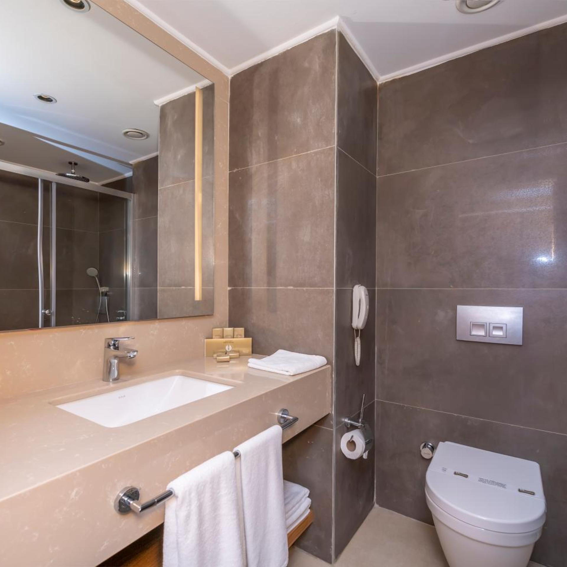 غرفة ديلوكس بسرير مزدوج بإطلالة على البحر، Sorgun Akadia Luxury Premium Hotel - Adults Only 5/5