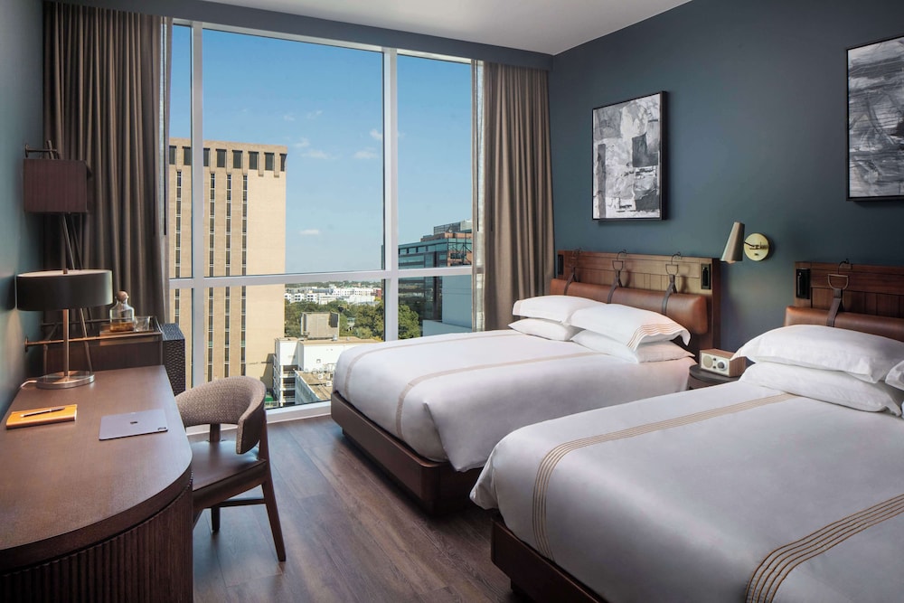 Thompson San Antonio - Riverwalk, by Hyatt 25/77