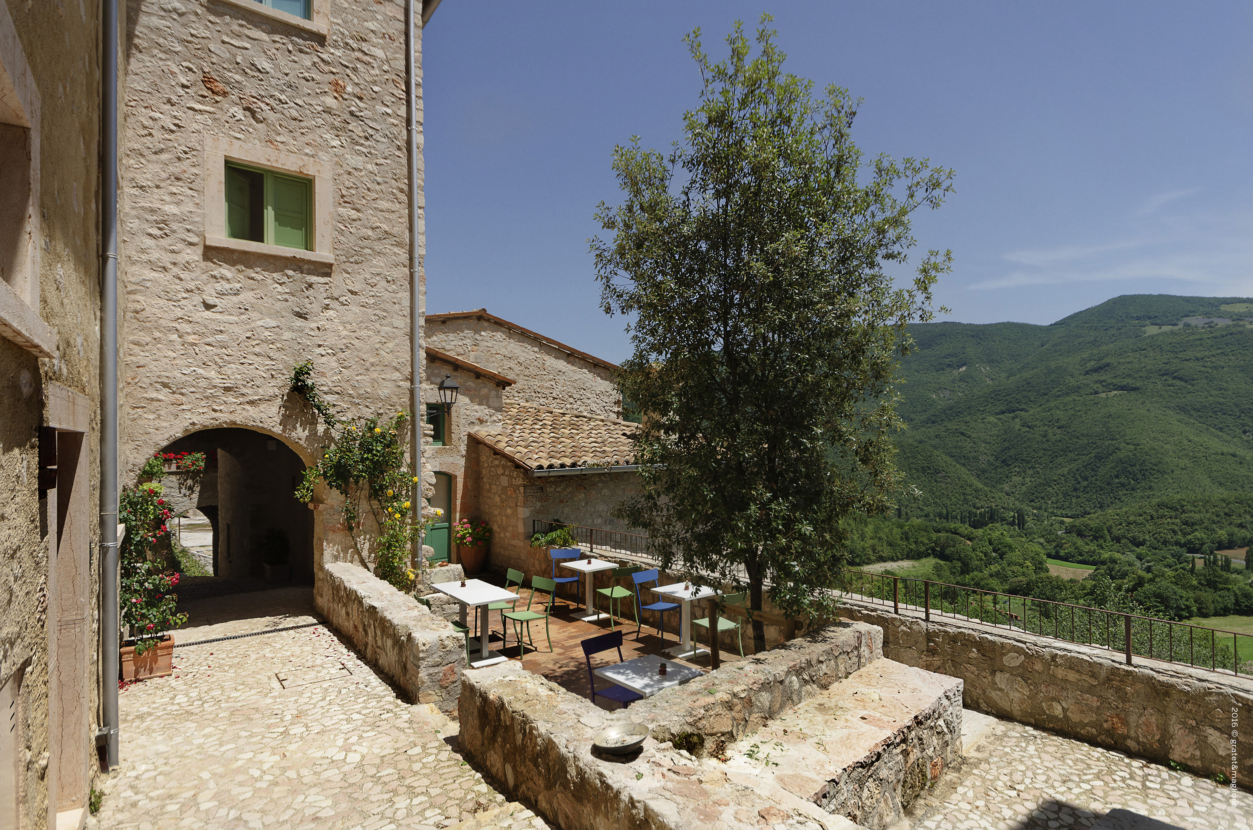 Castello di Postignano Relais 38/43