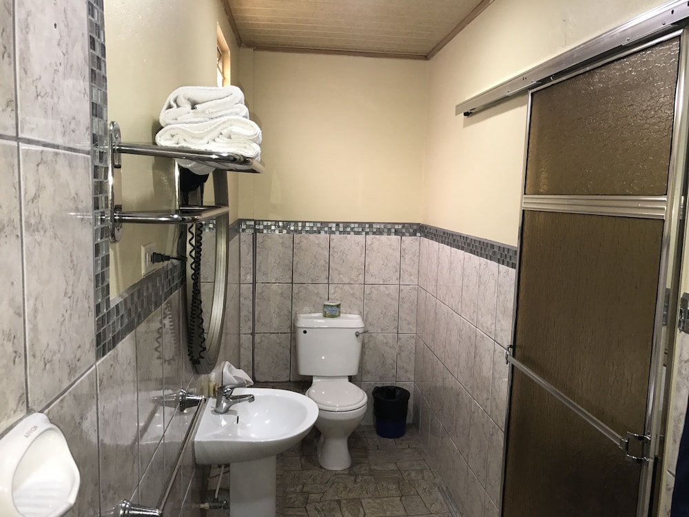 Airport Suites Hotel 56/61