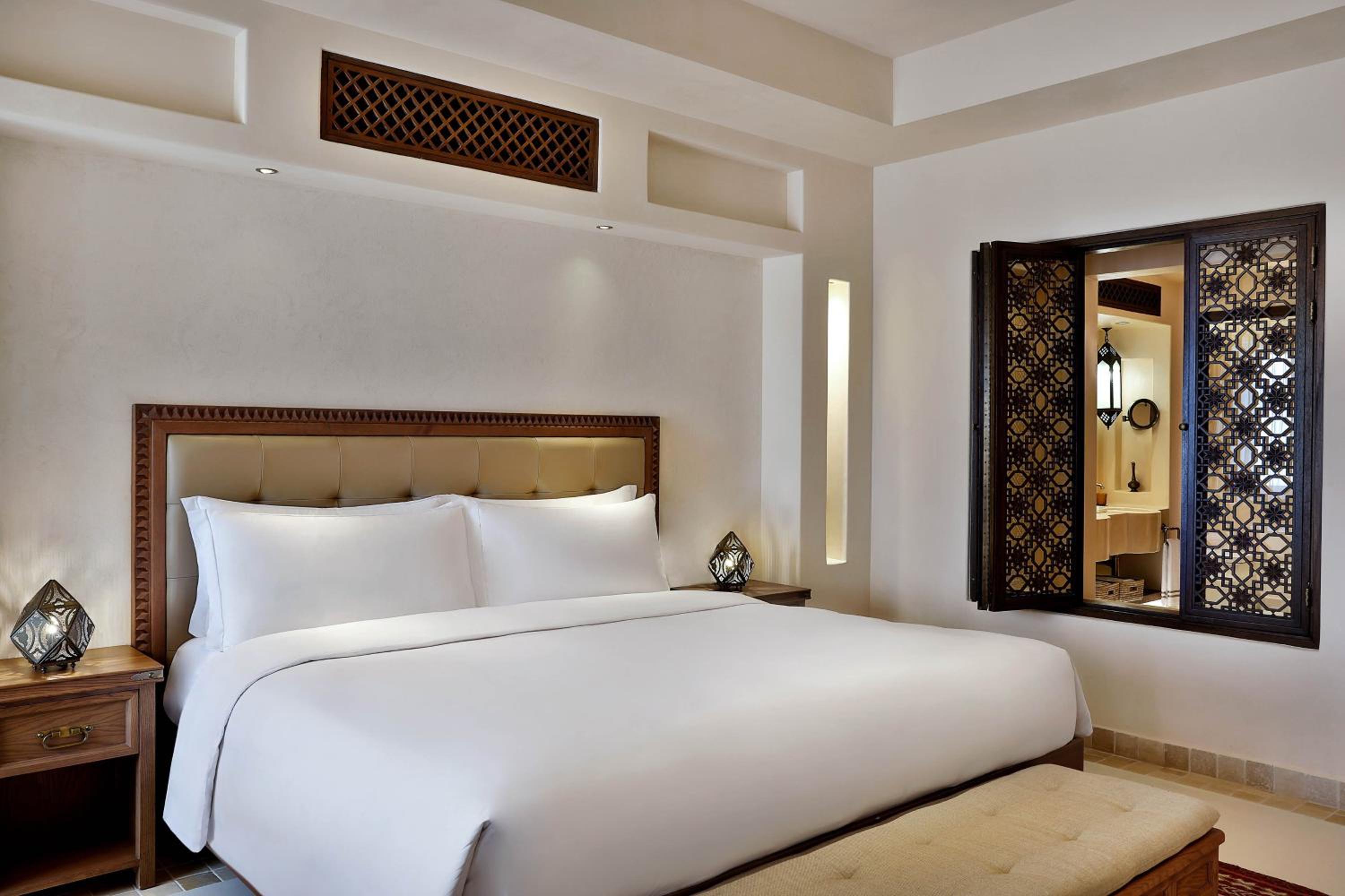 Guest Room, Superior, King Bed, Resort View, Balcony