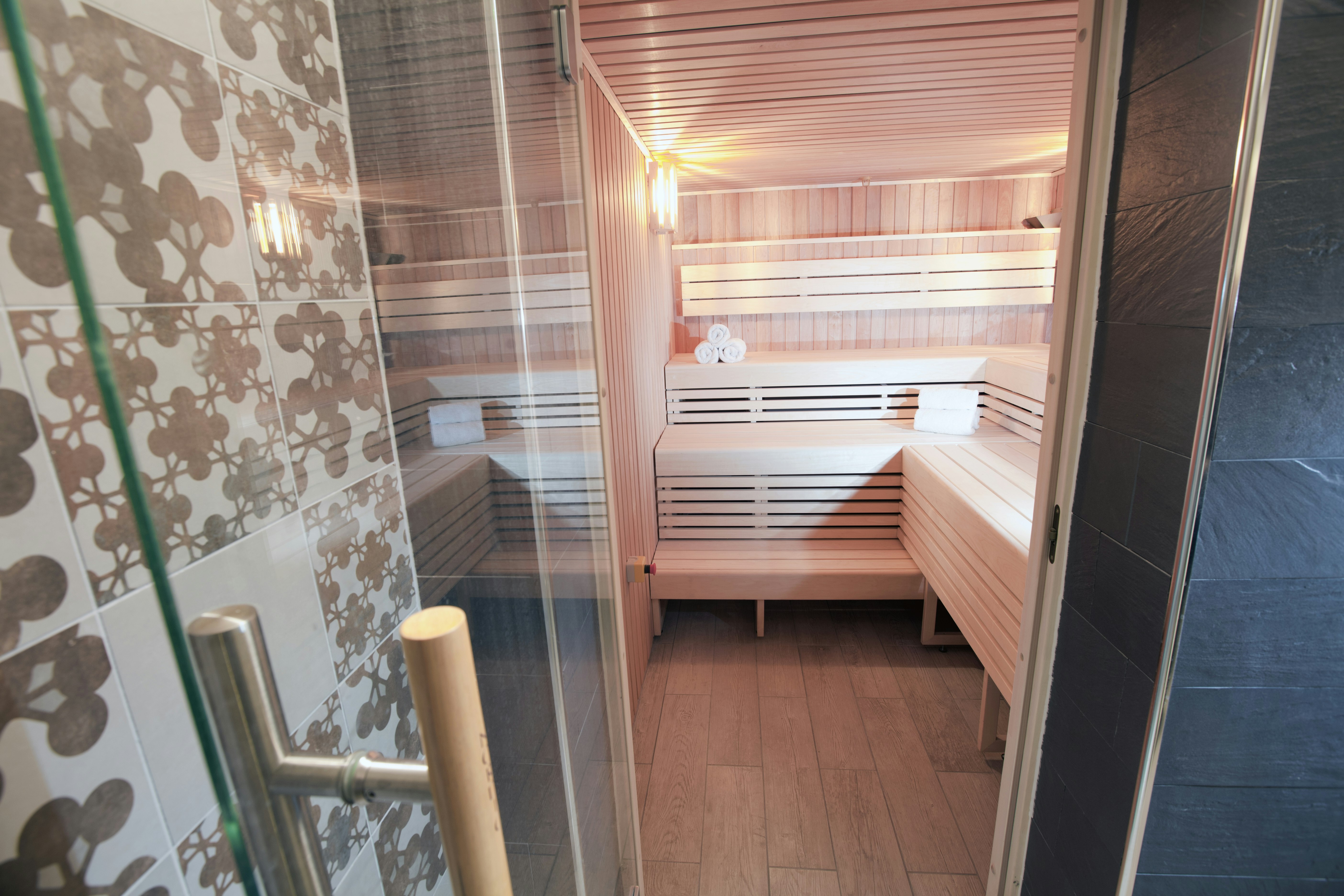 Dorsett Shepherds Bush 57/100