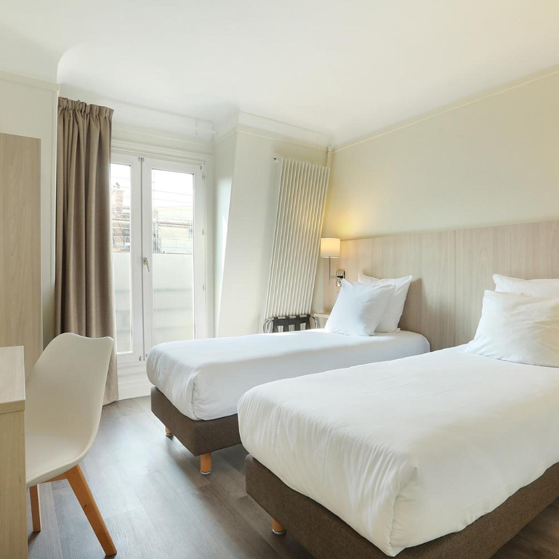 ROOM, TWIN BEDS