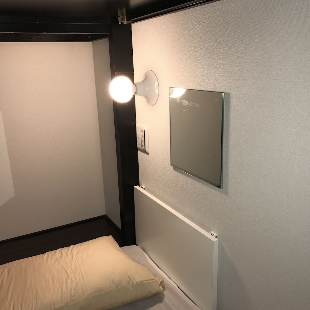 Capsule, Female Only, Single Bed