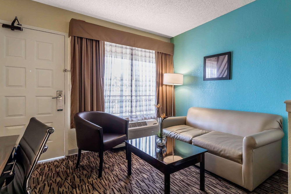 Boca Suites Deerfield Beach, SureStay Collection by Best Western FL 28/43