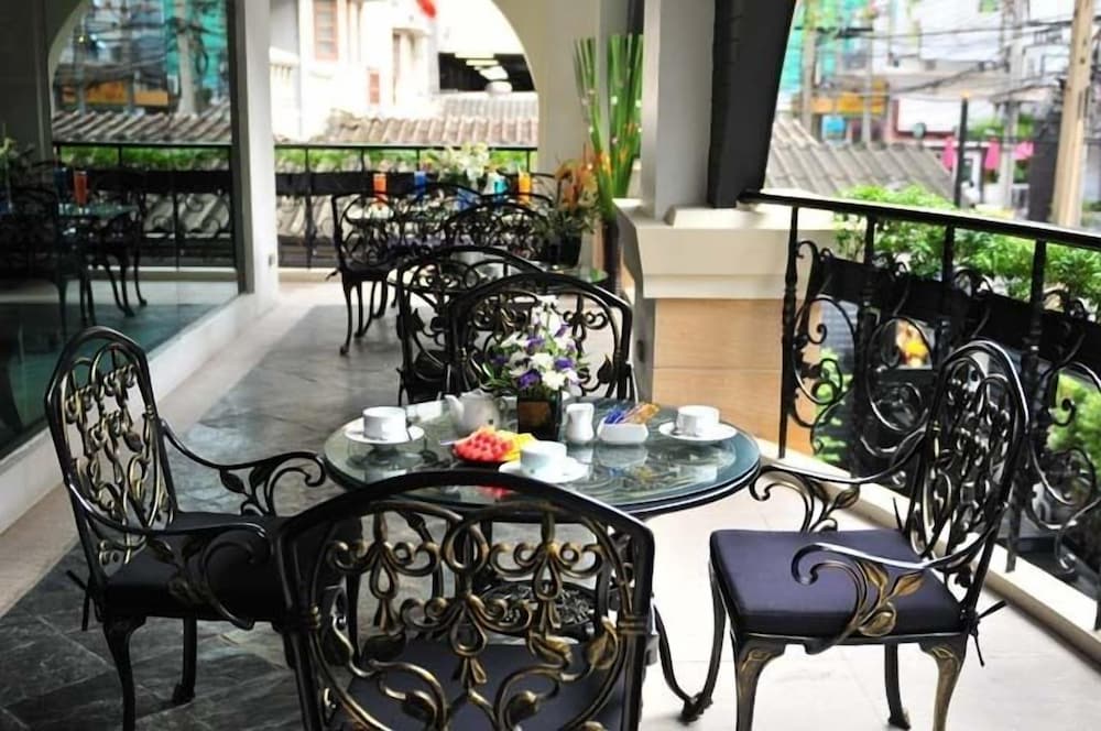 Skye Hotel Bangkok 57/58