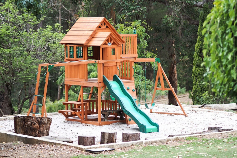 FOREST LODGE RESORT 19/50