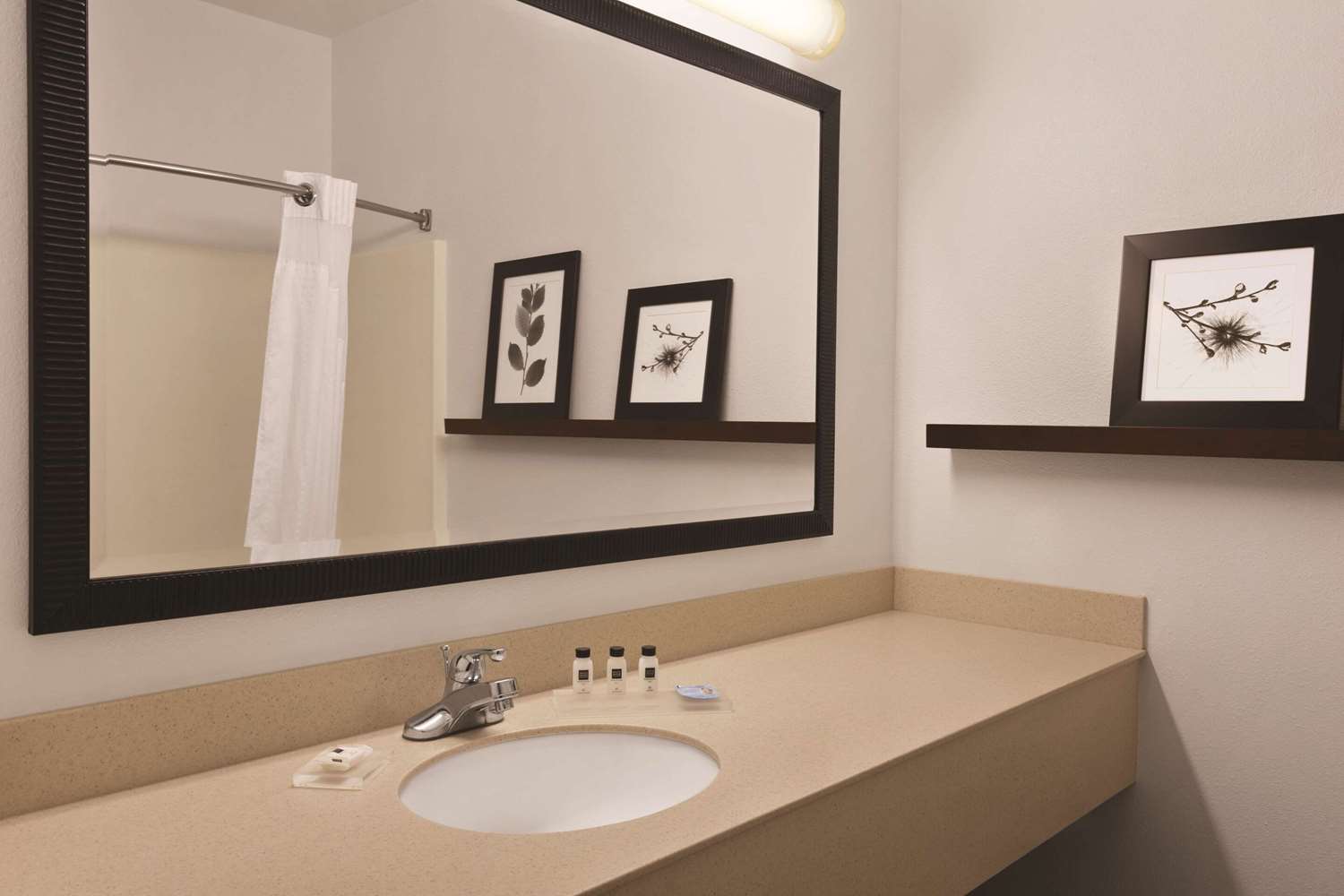 Country Inn & Suites by Radisson, Bryant (Little Rock), AR 13/14