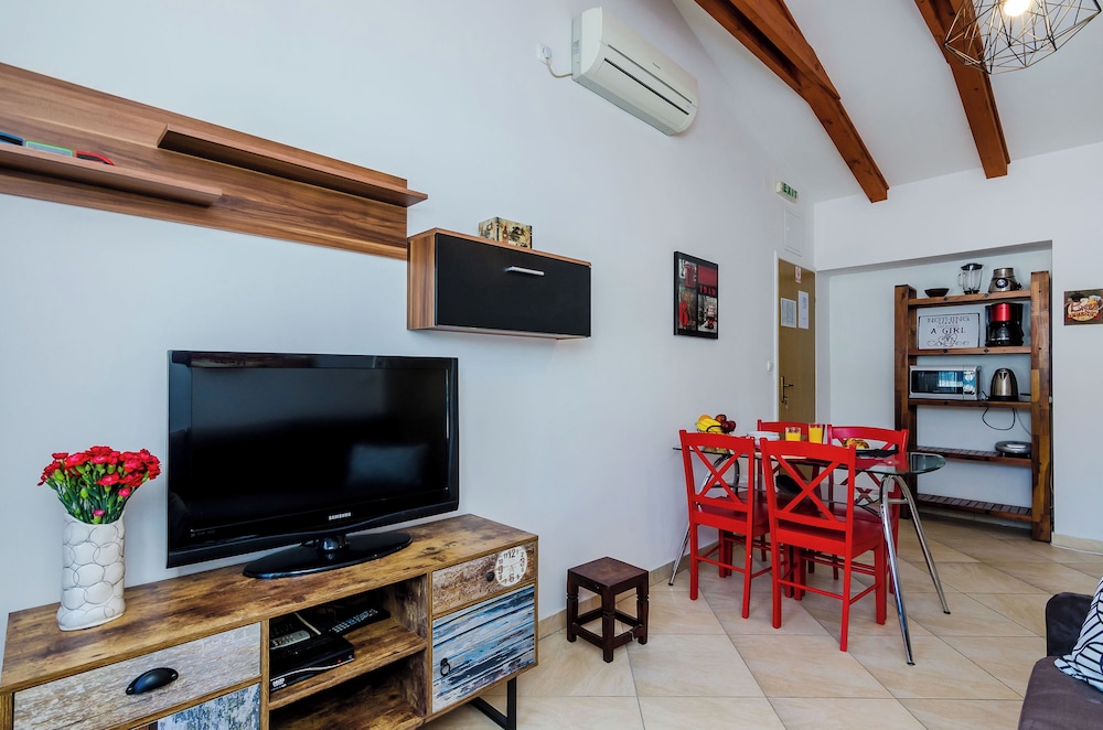 ORKA APARTMENTS 59/75
