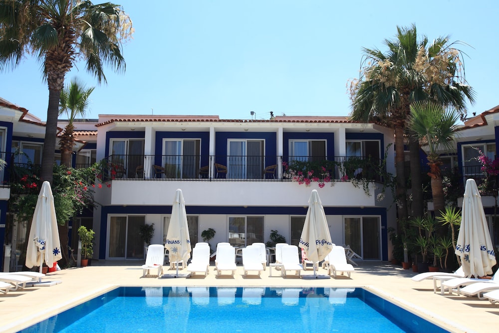 Catamaran Hotel 4/55