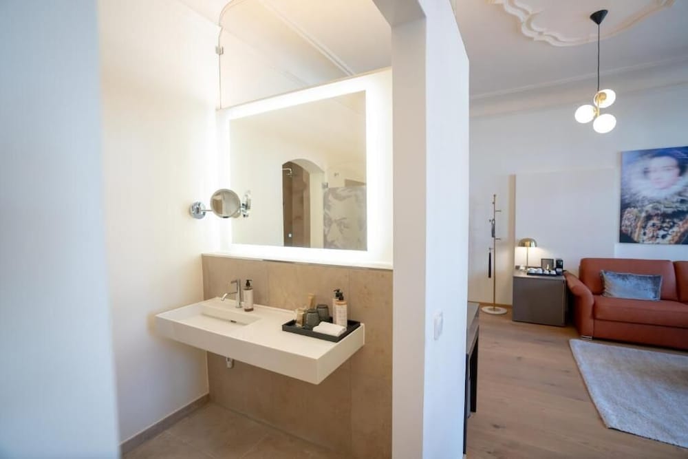 Maxim Suites by Elias Holl 33/42