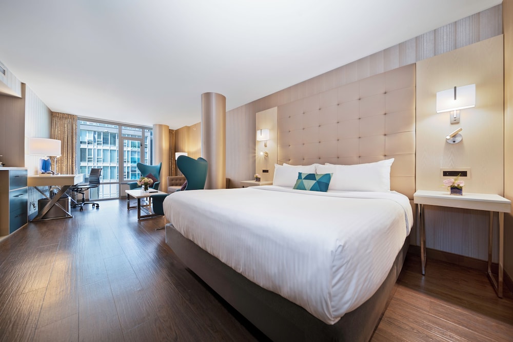 SIGNATURE, SUITE, KING BED, SOFA