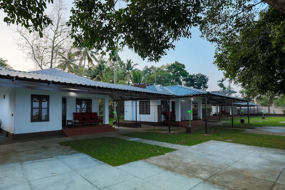 Illikkalam Lakeside Cottages 1/66