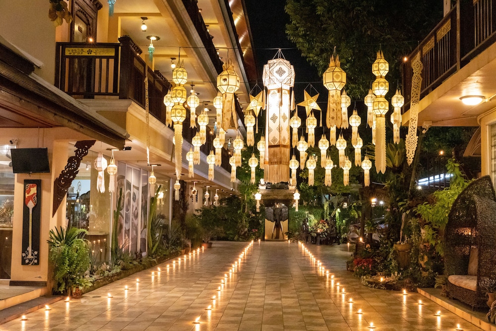 At Chiang Mai Hotel 45/50