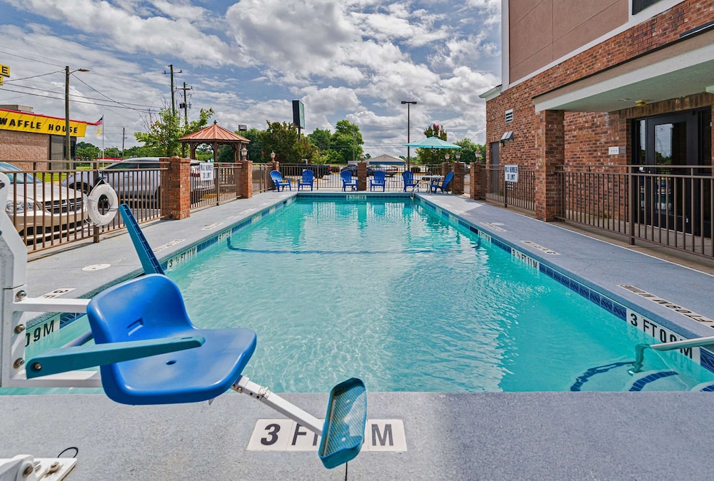 Comfort Inn & Suites Augusta West Near Fort Gordon 5/49