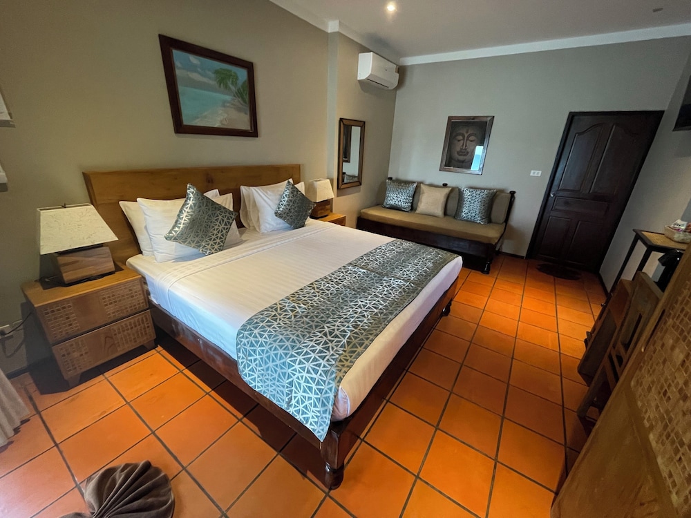 DELUXE, HOUSE, KING BED, SEA VIEW