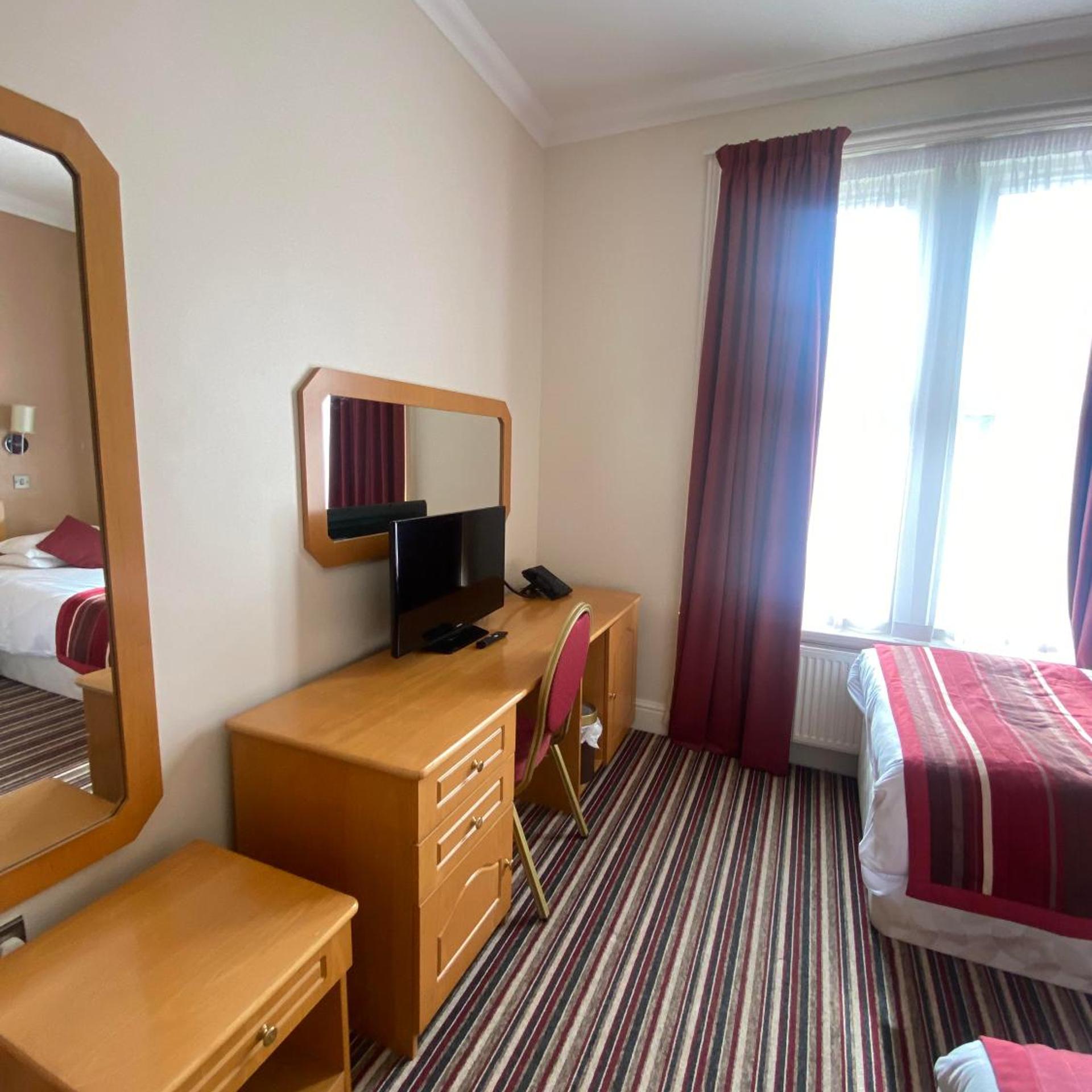 The Lawn Hotel 16/20